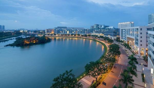 Hồ Bán Nguyệt địa điểm sẽ diễn ra sự kiện Dove Flower Dome - Vườn ngàn hoa bên hồ. Hồ Bán Nguyệt địa điểm sẽ diễn ra sự kiện Dove Flower Dome - Vườn ngàn hoa bên hồ.
