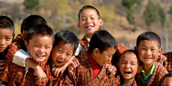 Người Bhutan trân trọng hạnh phúc hơn sự giàu có. Ý tưởng về Chỉ số hạnh phúc quốc gia được Vua Jigme Singye Wangchuck tạo ra. Thay vì đo độ giàu có như các nước khác, quốc vương Bhutan đánh giá cao điều kiện sống và sự hài lòng của người dân. Ảnh: Always Bhutan. Người Bhutan trân trọng hạnh phúc hơn sự giàu có. Ý tưởng về Chỉ số hạnh phúc quốc gia được Vua Jigme Singye Wangchuck tạo ra. Thay vì đo độ giàu có như các nước khác, quốc vương Bhutan đánh giá cao điều kiện sống và sự hài lòng của người dân. Ảnh: Always Bhutan.