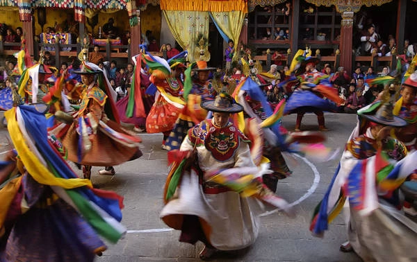 Đây cũng là một trong số các quốc gia chưa từng bị xâm lăng hay cai trị. Nền văn hóa của Bhutan được gìn giữ trọn vẹn, không bị ảnh hưởng nhiều từ các quốc gia bên ngoài. Ảnh: Kingdom of Bhutan. Đây cũng là một trong số các quốc gia chưa từng bị xâm lăng hay cai trị. Nền văn hóa của Bhutan được gìn giữ trọn vẹn, không bị ảnh hưởng nhiều từ các quốc gia bên ngoài. Ảnh: Kingdom of Bhutan.