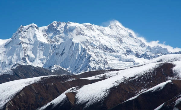 Gangkhar Peunsum của Bhutan là ngọn núi cao nhất thế giới chưa được chinh phục. Từ năm 2003, chính phủ Bhutan đã cấm leo ngọn núi này để bảo vệ tín ngưỡng tôn giáo của người địa phương. Ảnh: Mfaucher. Gangkhar Peunsum của Bhutan là ngọn núi cao nhất thế giới chưa được chinh phục. Từ năm 2003, chính phủ Bhutan đã cấm leo ngọn núi này để bảo vệ tín ngưỡng tôn giáo của người địa phương. Ảnh: Mfaucher.