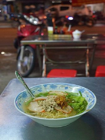 Tô mì xá xíu có giá 30.000 đồng. Ảnh: Phong Vinh. Tô mì xá xíu có giá 30.000 đồng. Ảnh: Phong Vinh.