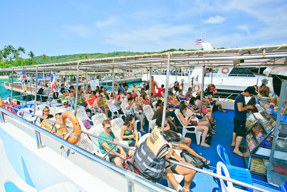 Kết thúc hành trình leo đỉnh Viewpoint, du khách trả phòng và bắt tàu quay về Phuket hoặc Krabi. Trong trường hợp muốn tiếp tục tận hưởng cuộc sống thiên đường nơi đảo ngọc, những bãi biển xanh với bờ cát trắng mịn vẫn đang chờ đợi bạn. Ảnh: Shutterstock. Kết thúc hành trình leo đỉnh Viewpoint, du khách trả phòng và bắt tàu quay về Phuket hoặc Krabi. Trong trường hợp muốn tiếp tục tận hưởng cuộc sống thiên đường nơi đảo ngọc, những bãi biển xanh với bờ cát trắng mịn vẫn đang chờ đợi bạn. Ảnh: Shutterstock.