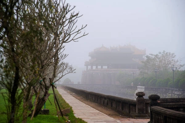Ngọ Môn Huế đầu ngày mới. Ngọ Môn Huế đầu ngày mới.