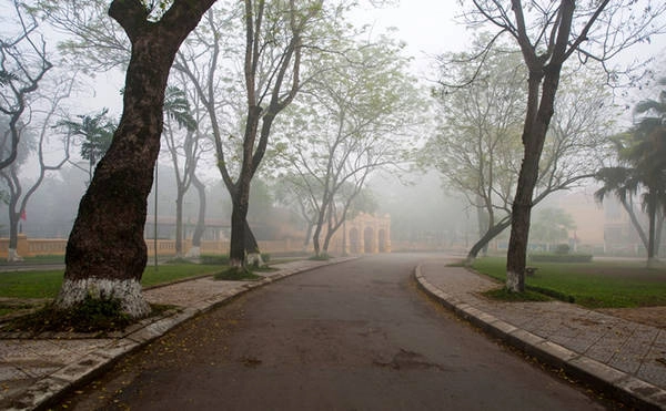 Những ngày đầu năm ở Huế, tùy năm, cũng tùy mùa, Huế lại có những sáng mờ sương huyền ảo. Những ngày đầu năm ở Huế, tùy năm, cũng tùy mùa, Huế lại có những sáng mờ sương huyền ảo.