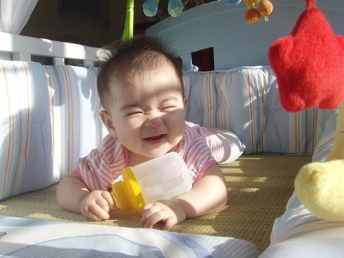 Nên tắm nắng cho trẻ từ 6-9h sáng