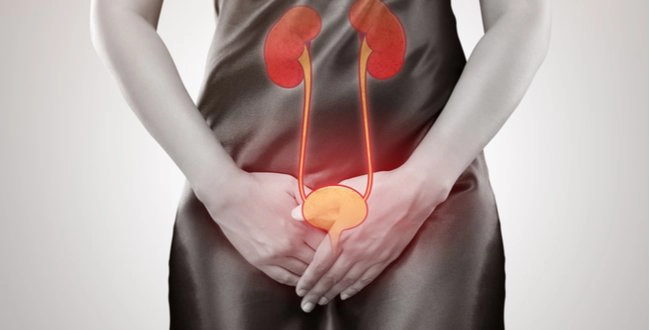 Thủng bàng quang khiến vi khuẩn xâm nhập nên nước tiểu có mùi hôi