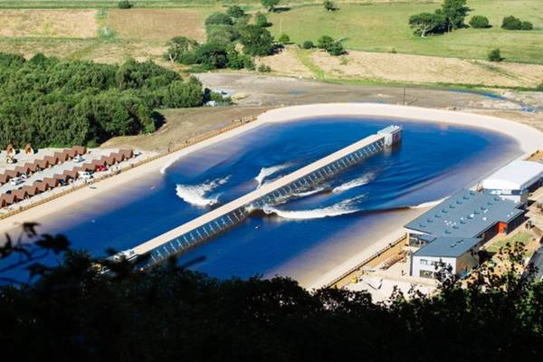 Toàn cảnh hồ lướt sóng Wavegarden. Ảnh: WordPress.