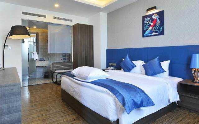 Aaron Hotel