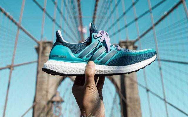 Adidas - Vincom Lê Văn Việt