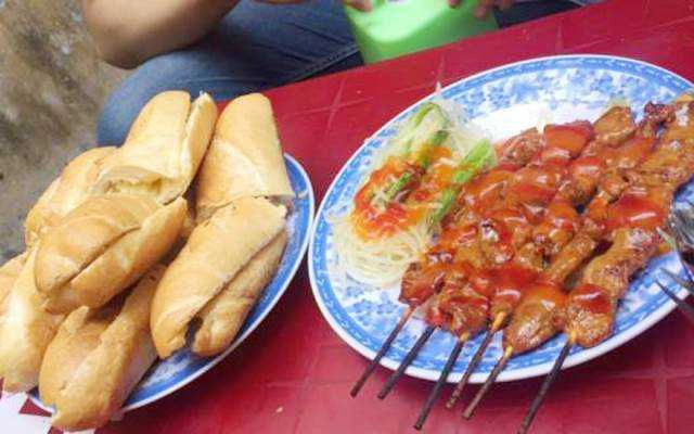 Ăn vặt A Tùng - Bánh Mì Bò Nướng Bơ Cambodia - Lê Hồng Phong