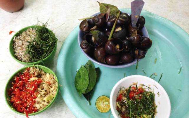 Ăn vặt Ba Cô - Ốc & Cút Lộn