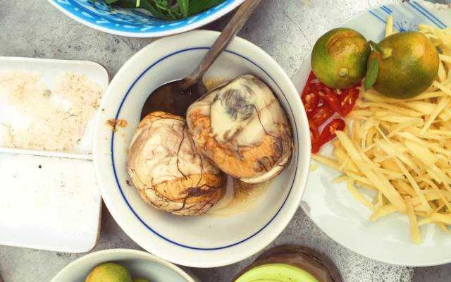 Ăn vặt Bà Thọ - Trứng Vịt Lộn