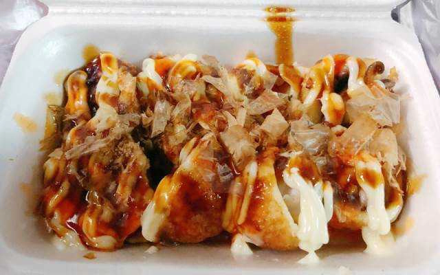 Ăn vặt Bánh Bạch Tuộc & Trà Đào Hạt Chia