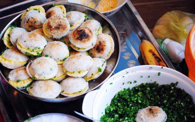 Ăn vặt Bánh Căn Bình Dân