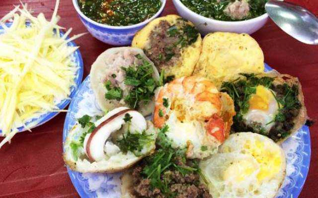 Ăn vặt Bánh Căn Cô Lan