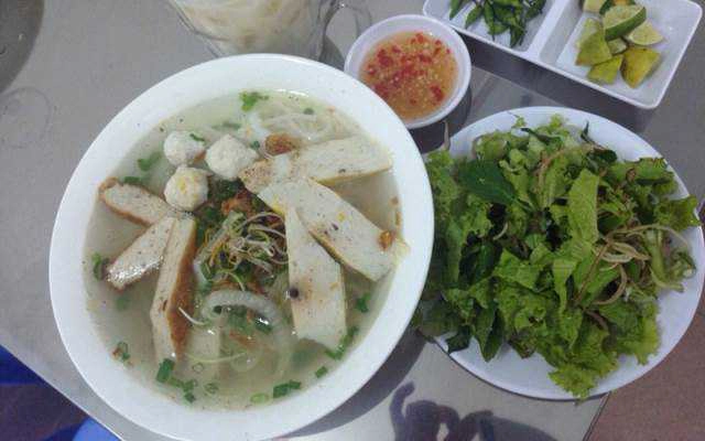 Ăn vặt Bánh Canh Chả Cá Ngã 3 Chùa