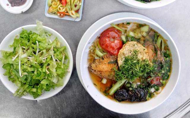 Ăn vặt Bánh Đa Cua & Bánh Bột Lọc - Nguyễn Hữu Tiến