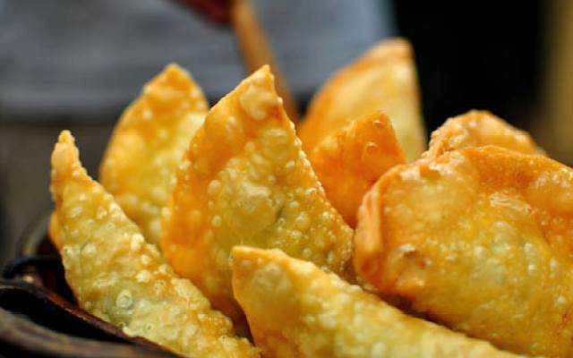 Ăn vặt Bánh Gối, Bánh Khoai - Lý Bôn