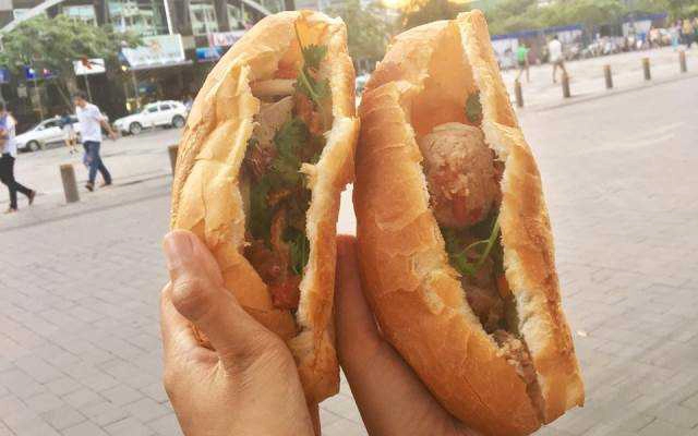 Ăn vặt Bánh Mì Bà Nội Trợ