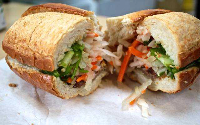 Ăn vặt Bánh Mì Bà Tám