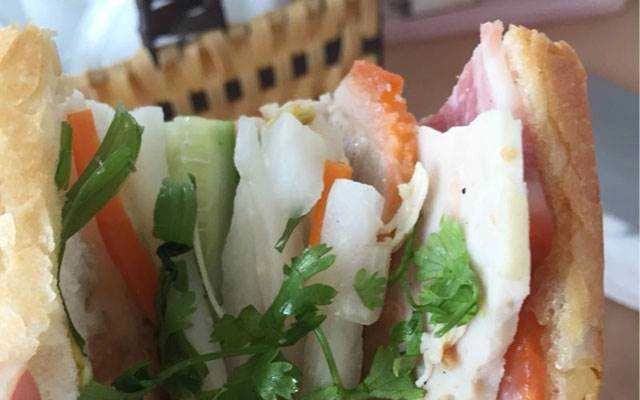 Ăn vặt Bánh Mì Bé Bự - Nguyễn Hữu Cầu
