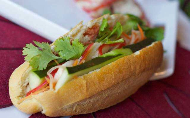 Ăn vặt Bánh Mì Bình Dân - Lý Chính Thắng