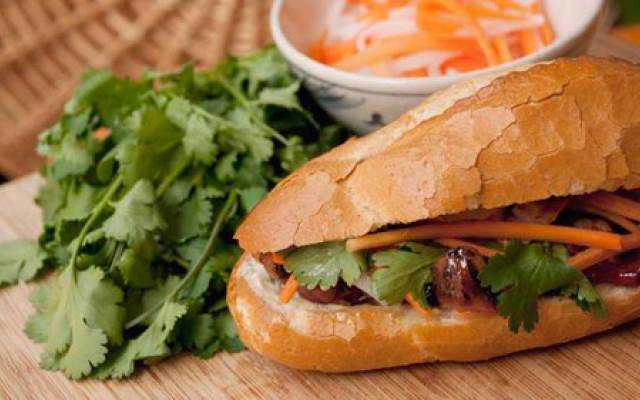 Ăn vặt Bánh Mì Bò Bằm Cô Sen - Trần Hưng Đạo