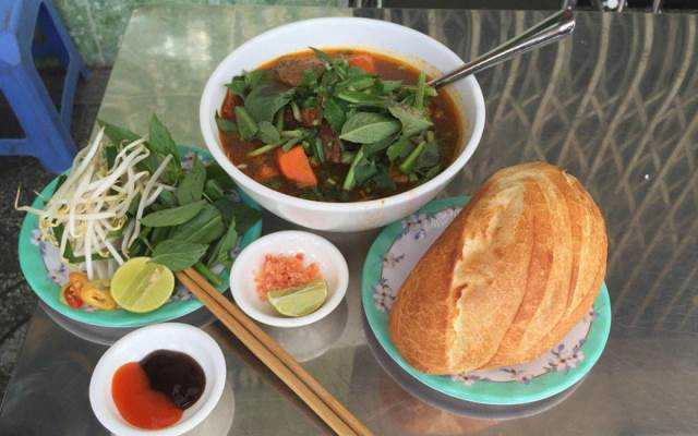 Ăn vặt Bánh Mì Bò Kho Quầy Số 13 - Phố Hàng Rong
