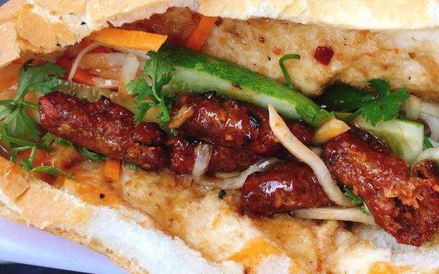 Ăn vặt Bánh Mì Bò Xiên Que Nướng