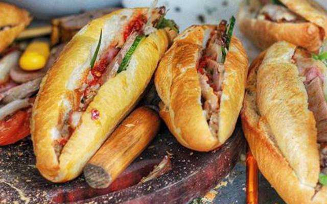 Ăn vặt Bánh Mì Cây Xăng 2