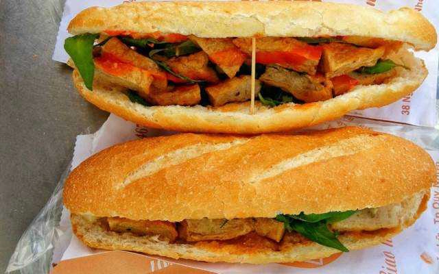 Ăn vặt Bánh Mì Chả Cá Minh Tú - Đường Số 15