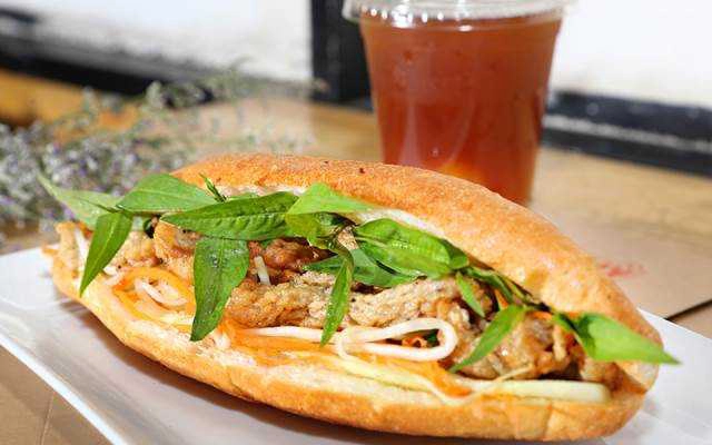 Ăn vặt Bánh Mì Chả Cá Mỹ Khê