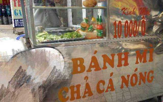 Ăn vặt Bánh Mì Chả Cá Nóng - Đồng Khởi