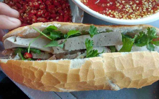 Ăn vặt Bánh Mì Chị Huệ