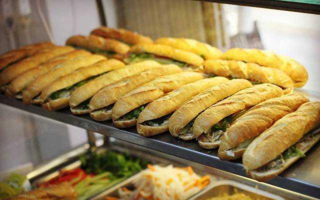 Ăn vặt Bánh Mì Chim Chạy - Thịt Nướng Than