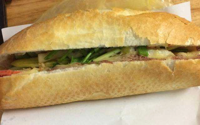 Ăn vặt Bánh Mì Chú Mười