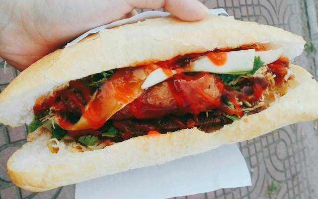 Ăn vặt Bánh Mì Cô Hai Nhà Bè