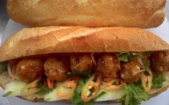 Ăn vặt Bánh Mì Cô Mỹ