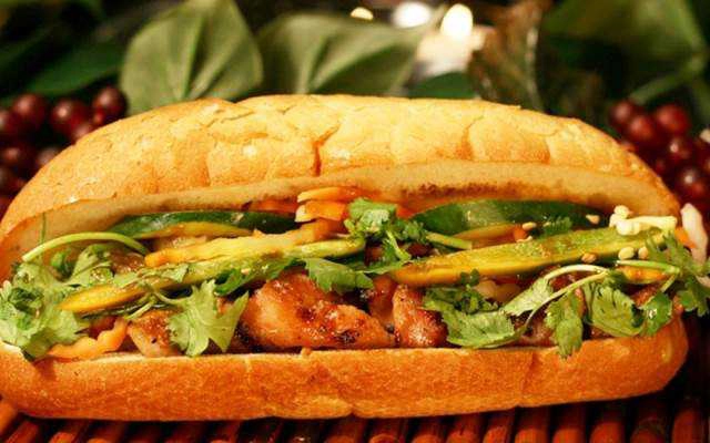 Ăn vặt Bánh Mì Cô Sáu