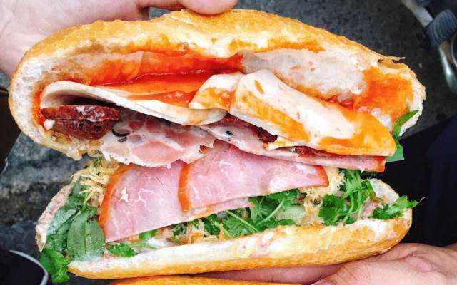 Ăn vặt Bánh Mì Cô Tuyết