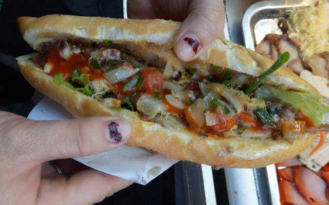 Ăn vặt Bánh Mì Đầu Cầu Cẩm Nam