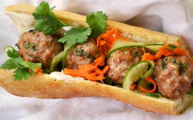Ăn vặt Bánh Mì Đợi - Nguyễn Huệ