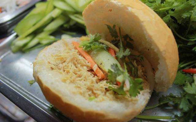 Ăn vặt Bánh Mì Gà 5K