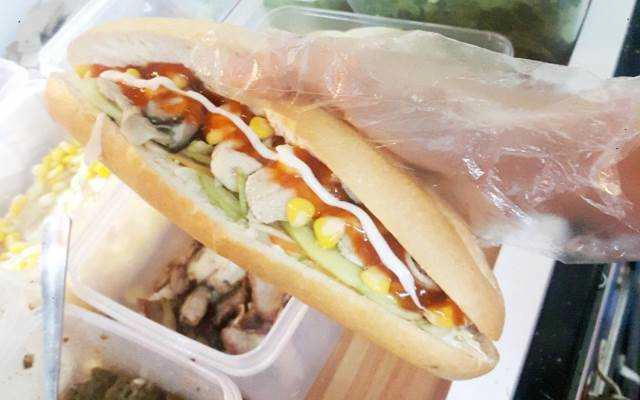 Ăn vặt Bánh Mì Gà Mái