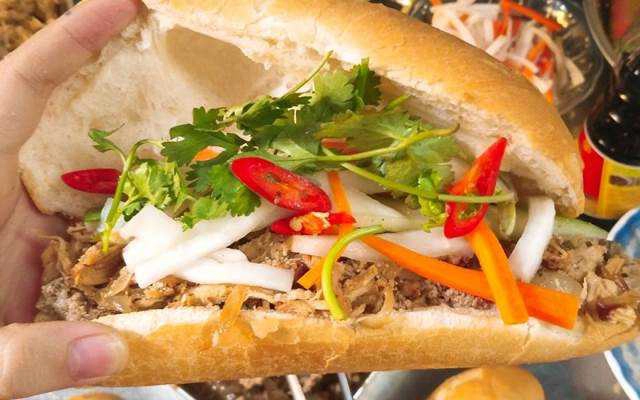 Ăn vặt Bánh Mì Gà - Trần Hưng Đạo