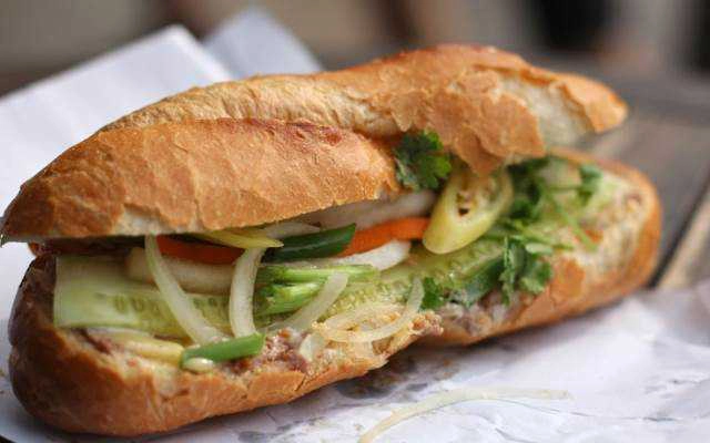 Ăn vặt Bánh Mì Hà Nội - Hồ Học Lãm