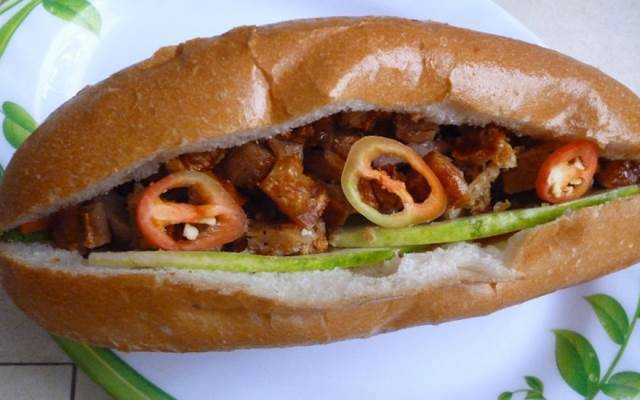 Ăn vặt Bánh Mì Heo Quay 321