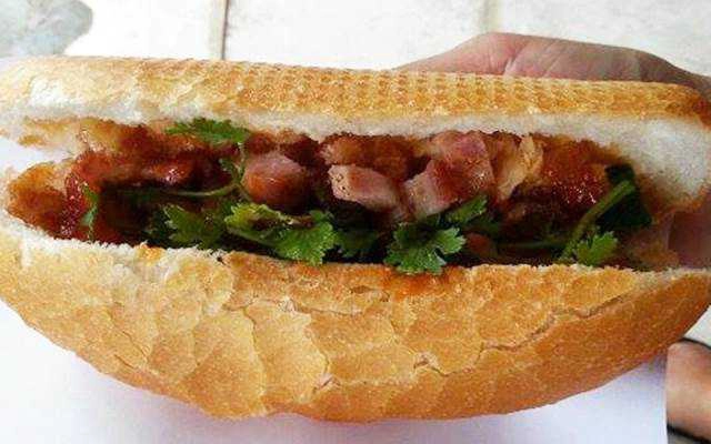 Ăn vặt Bánh Mì Heo Quay & Chả Lụa