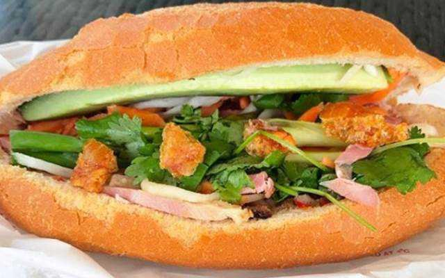 Ăn vặt Bánh Mì Heo Quay Dì Lài