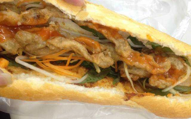 Ăn vặt Bánh Mì Heo Quay - Đường Số 3